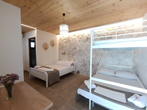 1 bedroom, travel cot, free WiFi, bed sheets - Superior Studio with Garden View (Fourka)