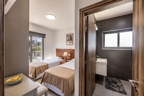3 sovrum, strykjärn/strykbräda, resesäng och sängkläder