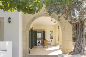 Outdoor dining - Rhodia Villa in Steni (Steni)