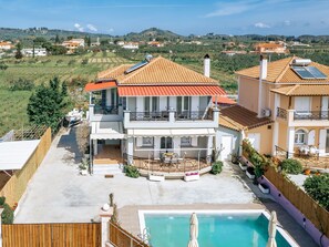 A two-story house with a swimming pool, a balcony, and a view of the surrounding landscape. - Irene Luxury Villa in Zakynthos (Zakynthos)