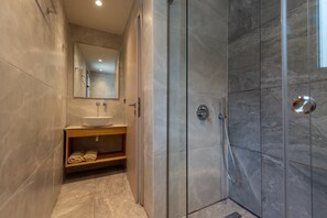 Shower, hair dryer - Villa Dorothea in Georgioupoli (Georgioupoli)