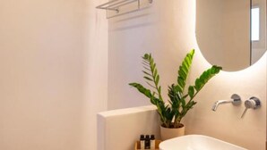 Shower, hair dryer, towels - Nerites Luxury Villa 1 (Kato Gouves)