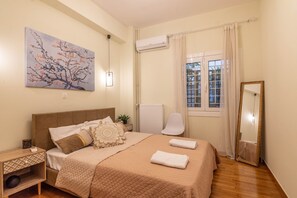 2 bedrooms, iron/ironing board, free WiFi, bed sheets - Prime 2BR Apartment next to Kallimarmaro Stadium (Athens)