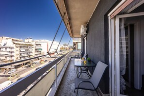 Outdoor dining - Sunny 3bd flat,Acropolis view (Athina)