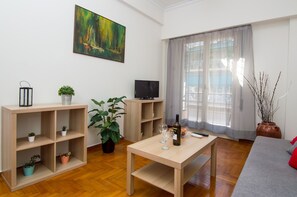 TV, offices - Sunny 1bd apartment just 1minute to Acropolis (Athina)