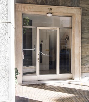 Exterior detail - Sunny 1bd apartment just 1minute to Acropolis (Athina)