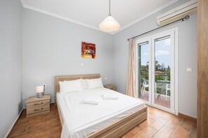 3 bedrooms, iron/ironing board, travel cot, bed sheets - Villa Olga in Kateleios (Kateleios)