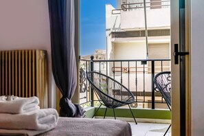 Desk, iron/ironing board, free WiFi, bed sheets - Sunny 3bd cozy flat spectacular Acropolis view (Athina)