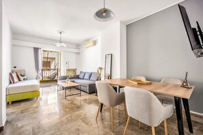 TV, offices - Sunny 3bd cozy flat spectacular Acropolis view (Athina)