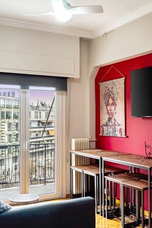 Interior - · Sunny cozy 3bd apt, just a min away to Acropolis (Athina)