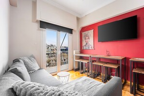 TV, offices - · Sunny cozy 3bd apt, just a min away to Acropolis (Athina)