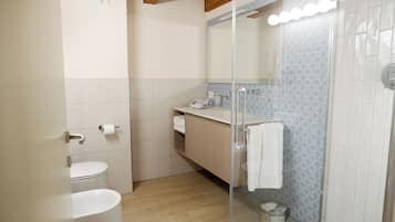 Comfort-Zimmer | Badezimmer | Dusche, Haartrockner, Hausschuhe, Handtücher