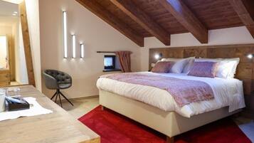 Junior suite | Een kluis op de kamer, een bureau, geluiddichte muren, gratis wifi