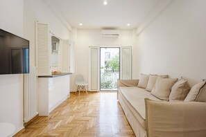 TV - Modern & Cozy Apartment (Athina)
