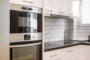 Fridge, microwave, oven, dishwasher - Modern & Cozy Apartment (Athina)