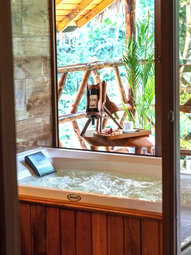 Mountain View Suite Suchipakari Jungle Lodge