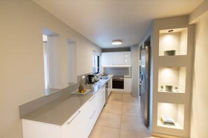 Fridge, oven, coffee/tea maker, toaster - Villy Luxury Home by the sea 1 (Stalos)