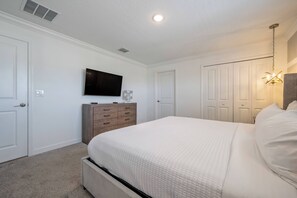 Fer et planche à repasser, lit parapluie, Wi-Fi, draps fournis