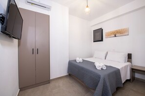 2 bedrooms, iron/ironing board, free WiFi, bed sheets - Halepa Apartment in Chania Iolida 2 (Chania)