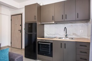 Fridge, oven, coffee/tea maker, toaster - Halepa Apartment in Chania Iolida 2 (Chania)