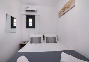 1 chambre, fer et planche à repasser, Wi-Fi gratuit, draps fournis
