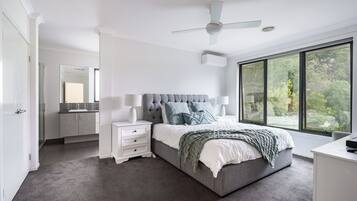 5 bedrooms, desk, iron/ironing board, free WiFi