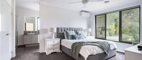5 bedrooms, desk, iron/ironing board, free WiFi