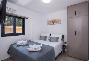 1 bedroom, iron/ironing board, free WiFi, bed sheets - Halepa Apartment in Chania Rebekka 3 (Chania)