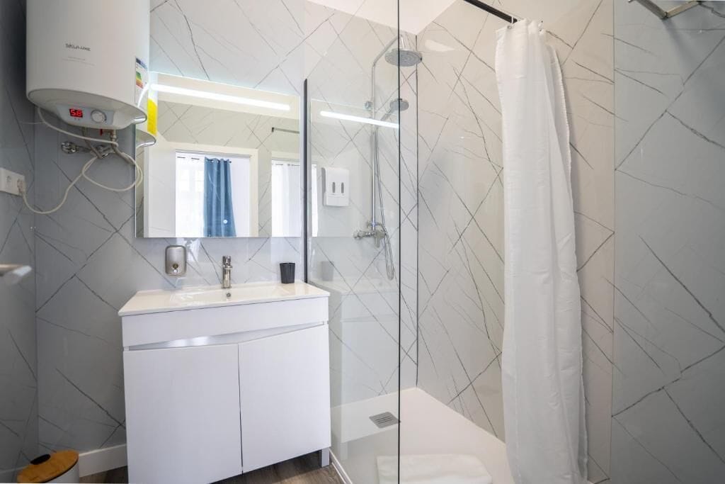 Shower, hair dryer, towels, toilet paper