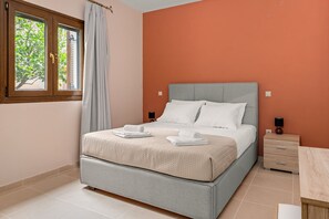 3 bedrooms, desk, iron/ironing board, travel cot - Lakis Residences - Maisonette /1st & 2nd floor Apt (Vlachata)