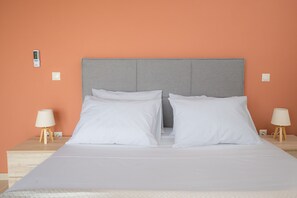 3 bedrooms, desk, iron/ironing board, travel cot - Lakis Residences - Maisonette /1st & 2nd floor Apt (Vlachata)