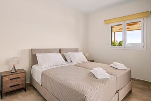 2 bedrooms, iron/ironing board, travel cot, free WiFi - Villa Anthia (with private jacuzzi & shared pool) (Lakithra)
