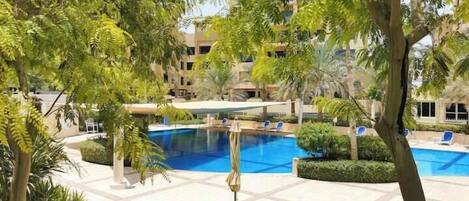 حمّام سباحة خارجي