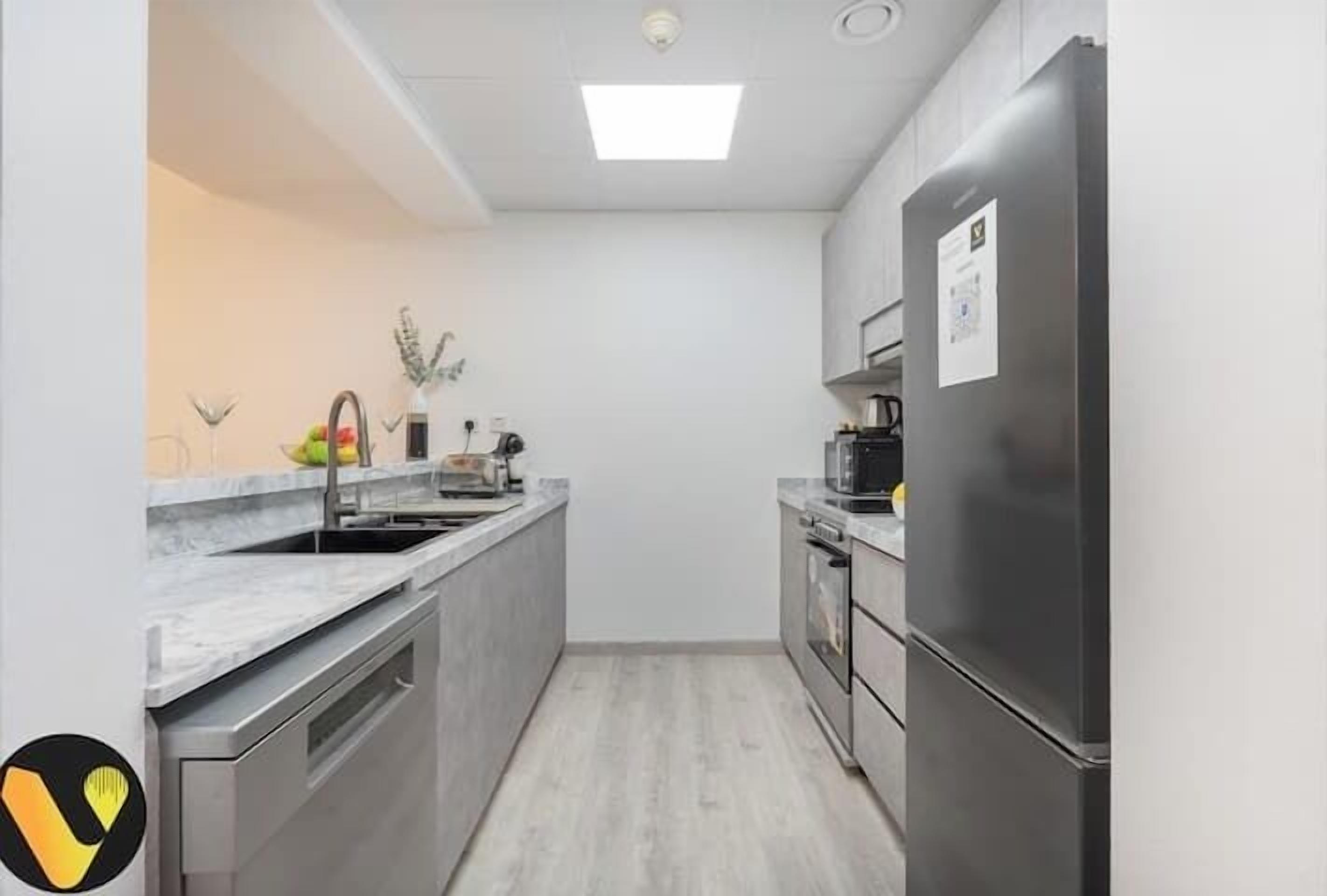 Luxury Apartment, Balcony, City View | Bathroom | Separate tub and shower, free toiletries, hair dryer, slippers