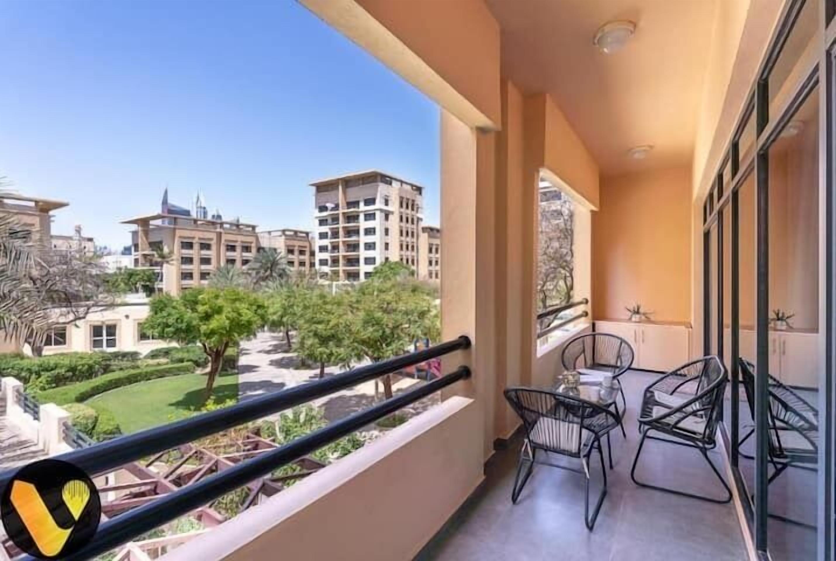 Luxe appartement, balkon, uitzicht op de stad | Uitzicht vanaf balkon