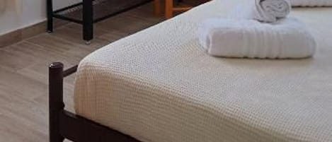 2 habitaciones, tabla de planchar con plancha y wifi gratis