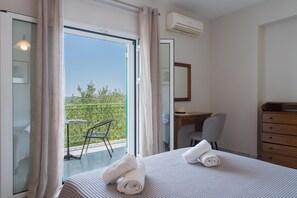 2 bedrooms, desk, iron/ironing board, travel cot - 204 - 2 Bedroom Apartment with Sea View (Moussata)