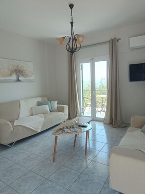 TV, books, stereo, offices - 204 - 2 Bedroom Apartment with Sea View (Moussata)
