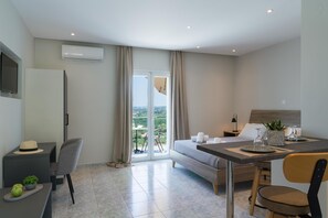 1 bedroom, desk, iron/ironing board, free WiFi - 207 - Queen Deluxe Studio (Moussata)
