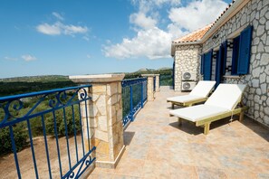 Terrace/patio - Stone House in Olive Grove (Moussata)