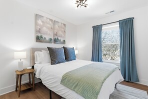 4 habitaciones, tabla de planchar con plancha y cuna de viaje 