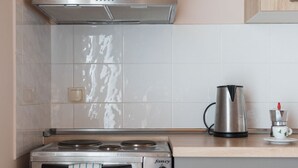 コーヒー / ティーメーカー、冷蔵庫、オーブン、コンロ