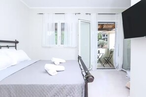 4 bedrooms, desk, iron/ironing board, travel cot - Elite Villa Ena in Ano Korakiana (Ano Korakiana)