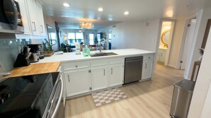 Fridge, microwave, oven, dishwasher - NEW! Saida 3603 - 6 Floor Gulf-Front Remodel - Sleeps 8 (South Padre Island)