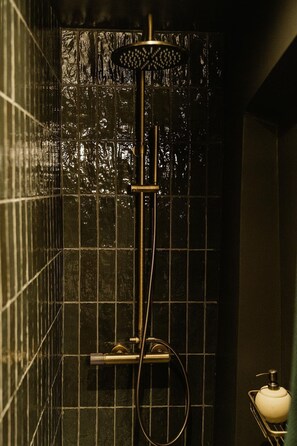 Shower, hair dryer, towels - Luxurious Loft in Monastiraki (Athina)