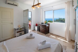 1 bedroom, iron/ironing board, travel cot, bed sheets - Thodoroulis in Paxi with 1 bedrooms and 1 bathrooms (Paxi)