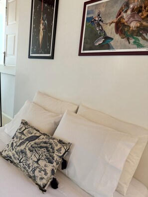 Unclassified image, 4 of 17, button - Charming apartment in the center of Porto! Lots of sunshine and a garage available. (Porto)