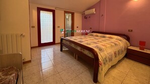 1 bedroom - 5 beds in central area with terrace-Rif. Campanile2 (San Vincenzo)
