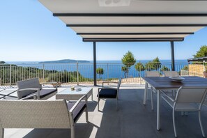 Outdoor dining - Areti-Elena Oxomeria (Paxi)