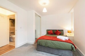 1 bedroom, free WiFi, bed sheets - Stylish Flat in Romford - 5mins for Elizabeth Line (Romford)